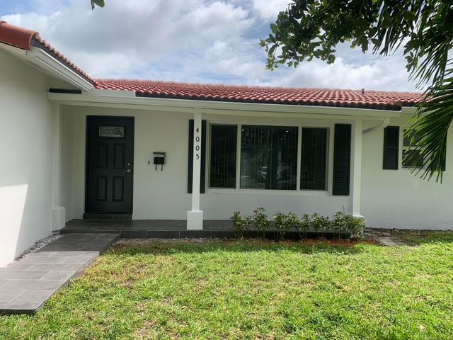 4005 NW 76th Avenue, Coral Springs, FL 33065