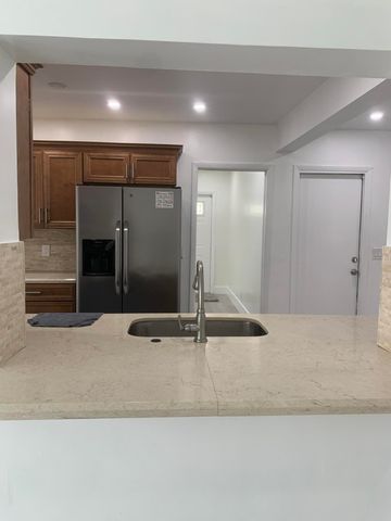 4005 NW 76th Avenue, Coral Springs, FL 33065