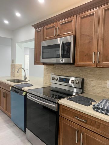 4005 NW 76th Avenue, Coral Springs, FL 33065