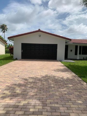 4005 NW 76th Avenue, Coral Springs, FL 33065