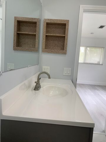4005 NW 76th Avenue, Coral Springs, FL 33065