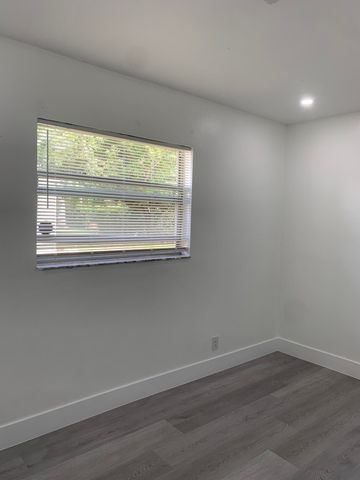 4005 NW 76th Avenue, Coral Springs, FL 33065