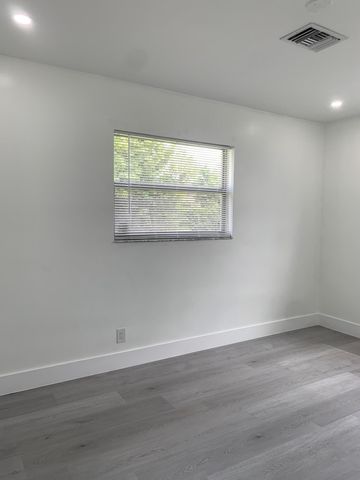 4005 NW 76th Avenue, Coral Springs, FL 33065