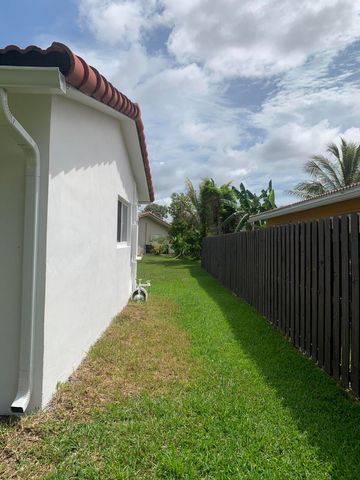4005 NW 76th Avenue, Coral Springs, FL 33065
