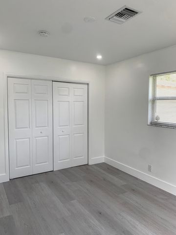 4005 NW 76th Avenue, Coral Springs, FL 33065