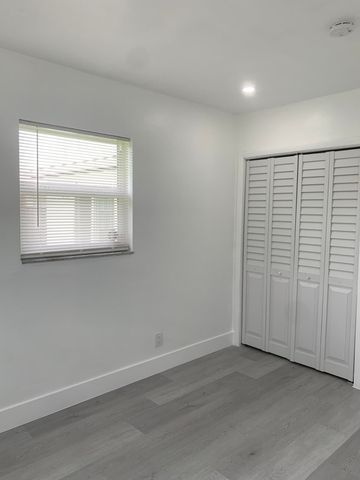 4005 NW 76th Avenue, Coral Springs, FL 33065