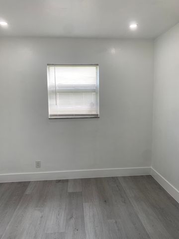 4005 NW 76th Avenue, Coral Springs, FL 33065
