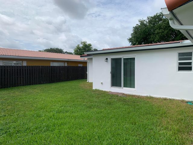 4005 NW 76th Avenue, Coral Springs, FL 33065
