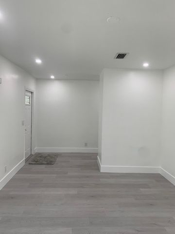 4005 NW 76th Avenue, Coral Springs, FL 33065