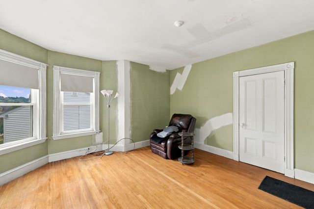 36 Hastings St, Boston, MA 02132