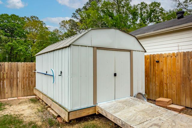 609 Lynnewood Drive, Jacksonville, AR 72076