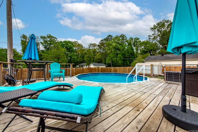 609 Lynnewood Drive, Jacksonville, AR 72076