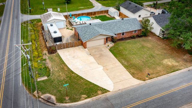 609 Lynnewood Drive, Jacksonville, AR 72076