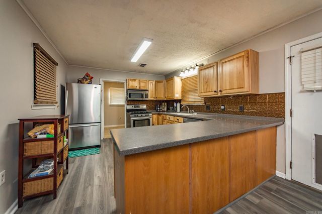 609 Lynnewood Drive, Jacksonville, AR 72076