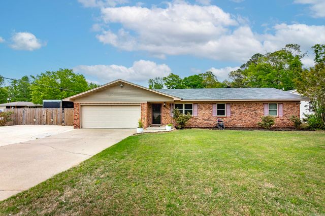 609 Lynnewood Drive, Jacksonville, AR 72076