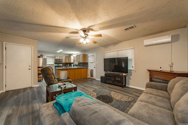 609 Lynnewood Drive, Jacksonville, AR 72076