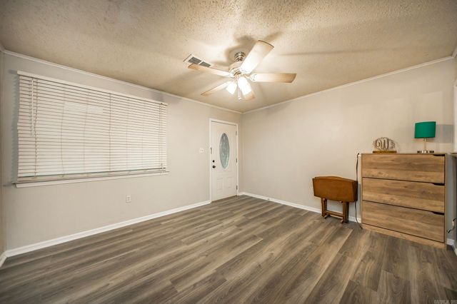 609 Lynnewood Drive, Jacksonville, AR 72076