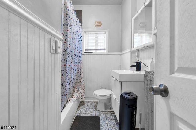 296 N Park St, East Orange City, NJ 07017