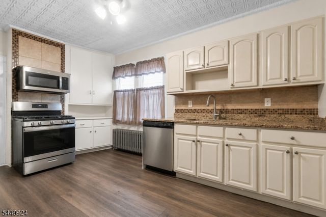 296 N Park St, East Orange City, NJ 07017
