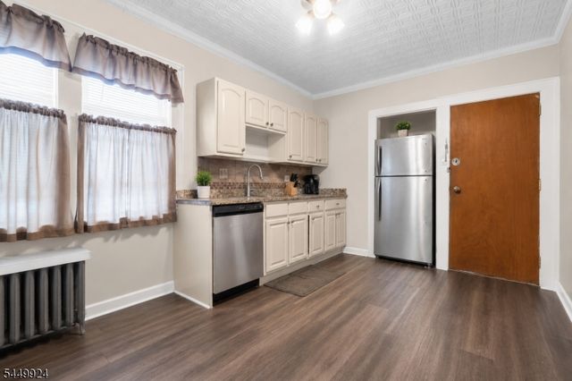 296 N Park St, East Orange City, NJ 07017