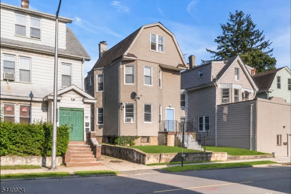 296 N Park St, East Orange City, NJ 07017