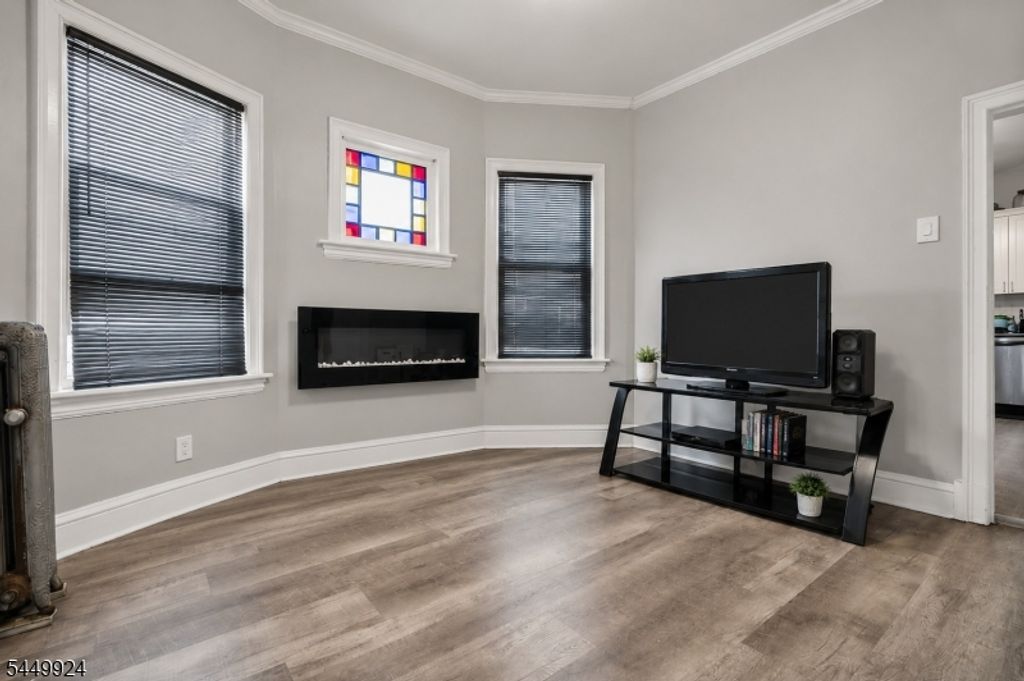 296 N Park St, East Orange City, NJ 07017 — photo 3
