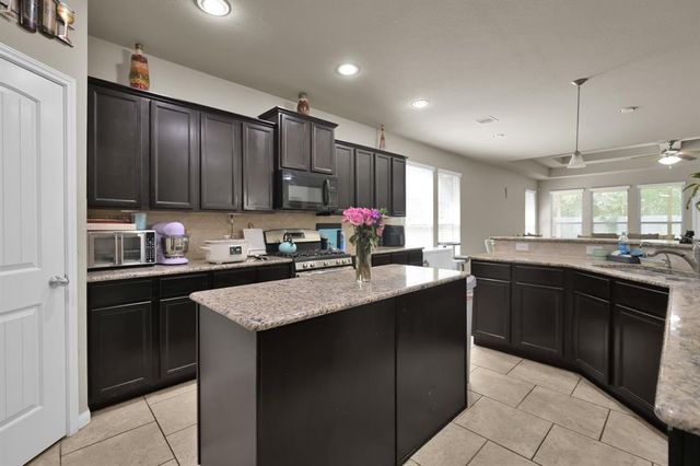 7455 Durango Creek Drive, Magnolia, TX 77354