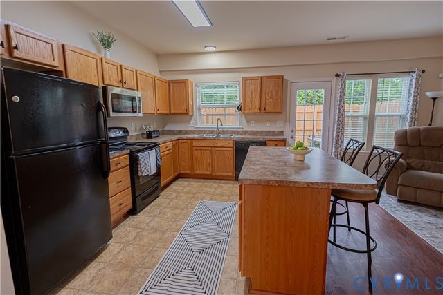 911 Sweet Tessa Dr, Ashland, VA 23005