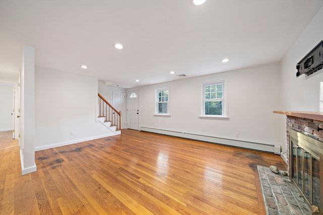 85 Grove St, Hanover, MA 02339