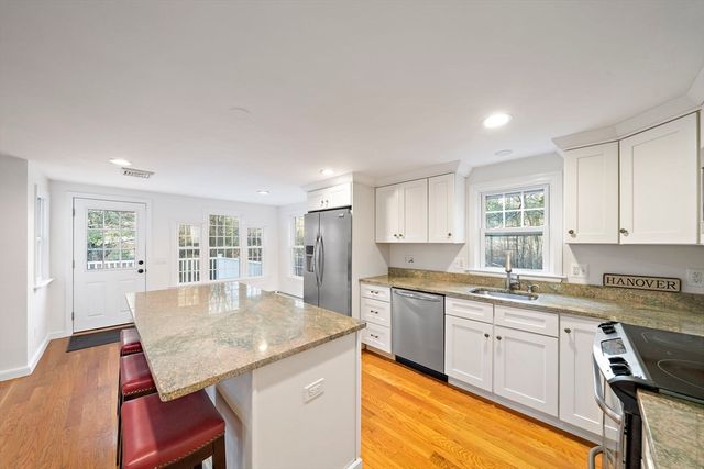 85 Grove St, Hanover, MA 02339