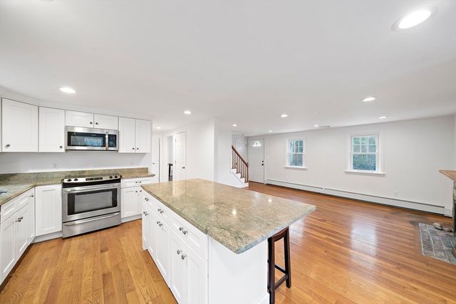85 Grove St, Hanover, MA 02339