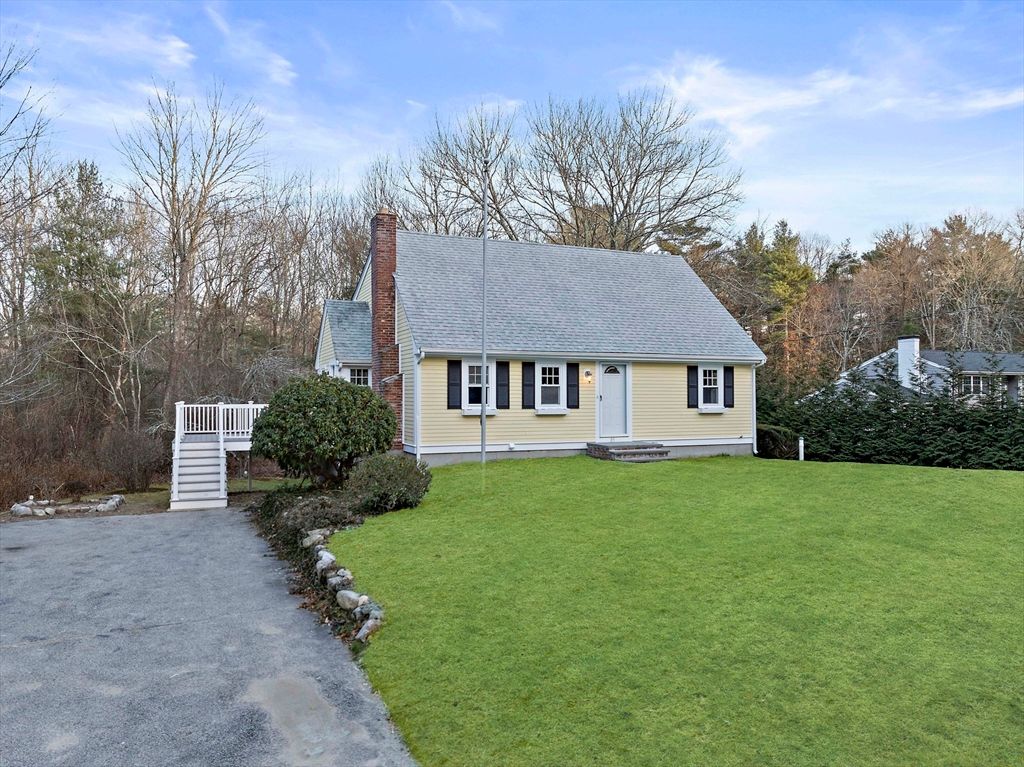 85 Grove St, Hanover, MA 02339