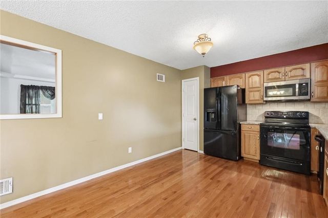 1207 S 104 Street, Edwardsville, KS 66111