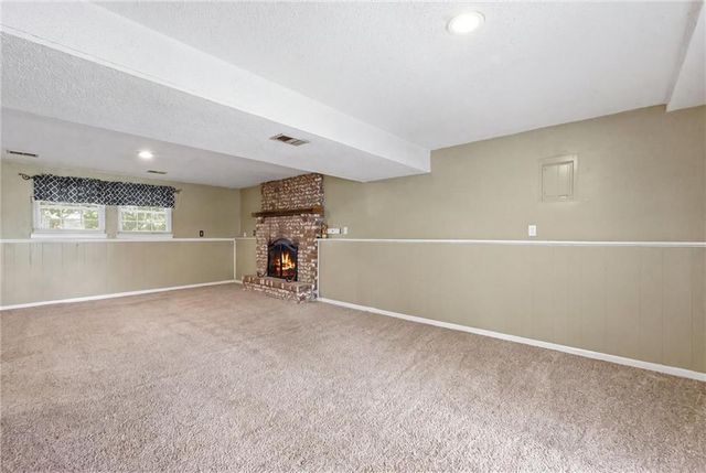 1207 S 104 Street, Edwardsville, KS 66111
