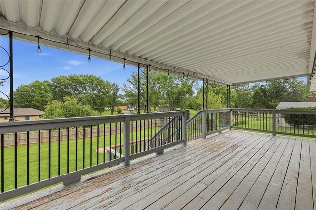 1207 S 104 Street, Edwardsville, KS 66111