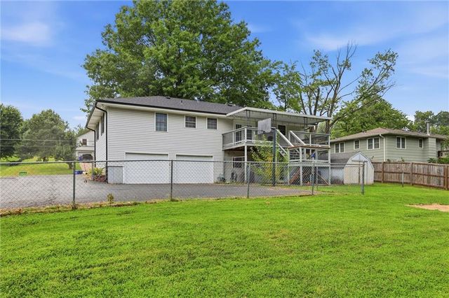 1207 S 104 Street, Edwardsville, KS 66111