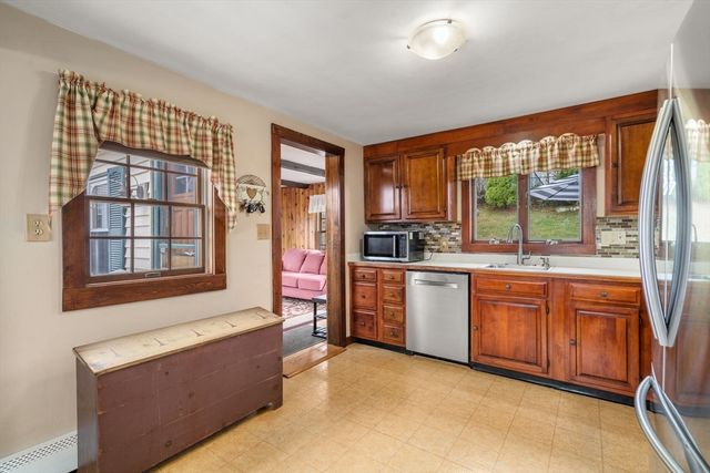 40 Colby Ave, Worcester, MA 01605