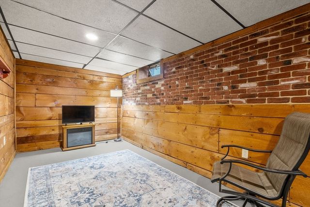 40 Colby Ave, Worcester, MA 01605