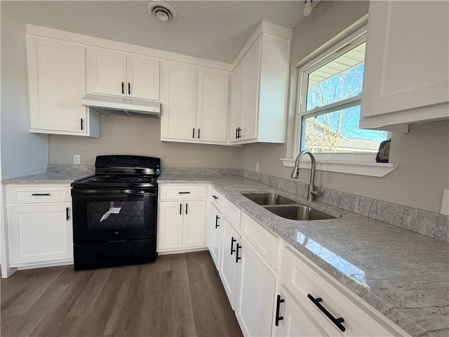 501 David Street B, Springdale, AR 72764