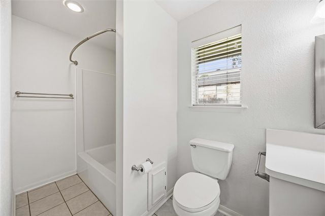 1218 S Booth Lane, Alvin, TX 77511