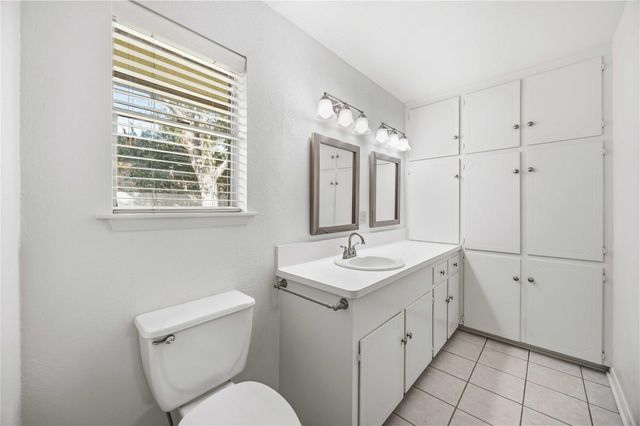 1218 S Booth Lane, Alvin, TX 77511