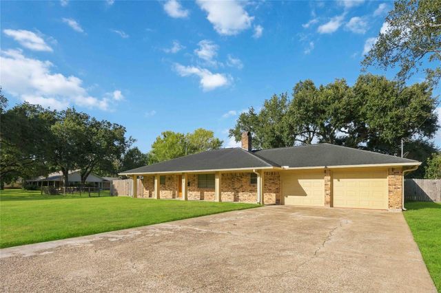1218 S Booth Lane, Alvin, TX 77511