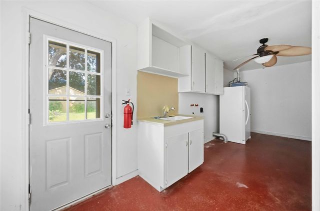 1218 S Booth Lane, Alvin, TX 77511