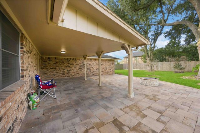 1218 S Booth Lane, Alvin, TX 77511