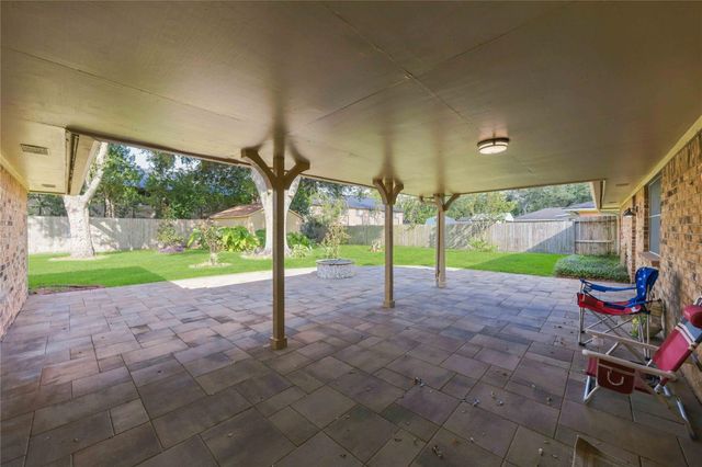 1218 S Booth Lane, Alvin, TX 77511