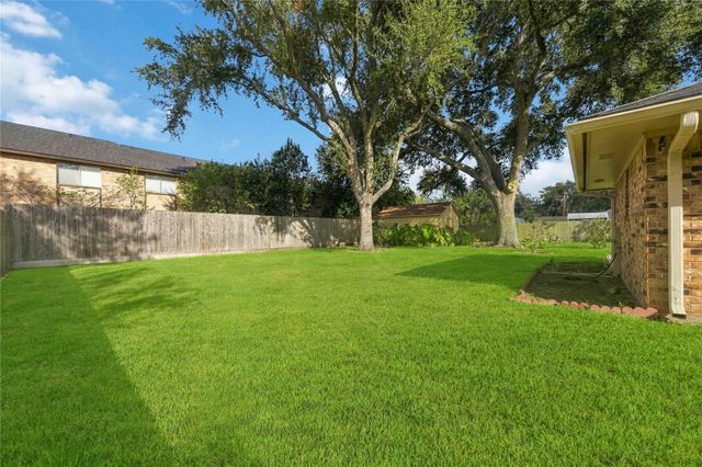 1218 S Booth Lane, Alvin, TX 77511