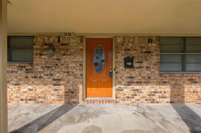 1218 S Booth Lane, Alvin, TX 77511