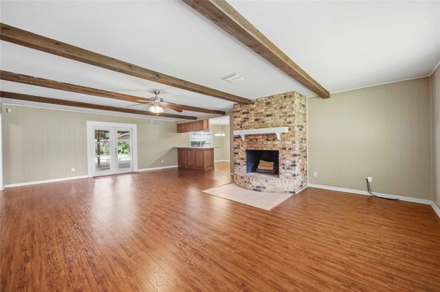 1218 S Booth Lane, Alvin, TX 77511