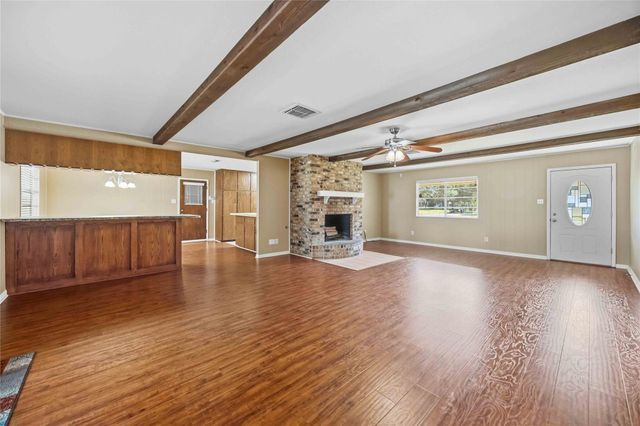 1218 S Booth Lane, Alvin, TX 77511