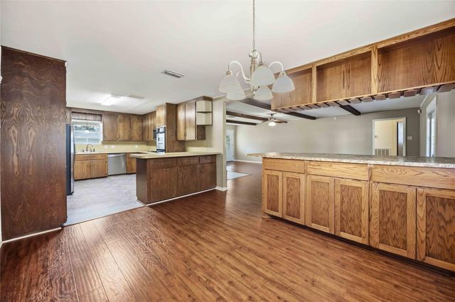 1218 S Booth Lane, Alvin, TX 77511